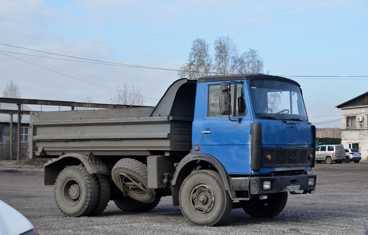 Кемеровская область, № Т 623 КМ 142 — МАЗ-555106
