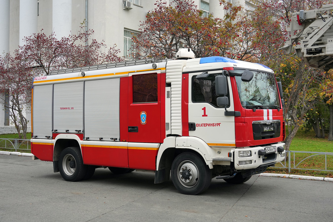 Свердловская область, № В 545 ЕН 196 — MAN TGM 13.290