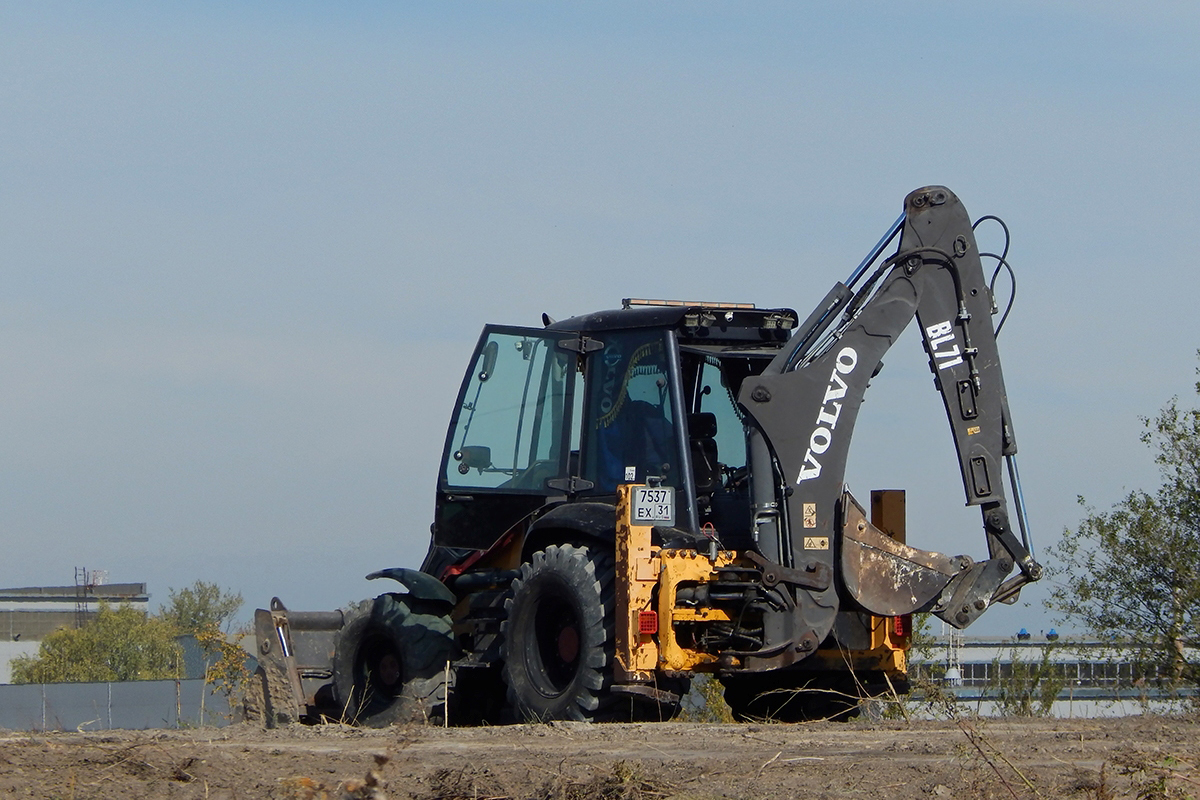 Белгородская область, № 7437 ЕХ 31 — Volvo BL71B