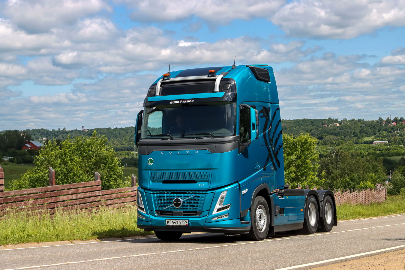 Пермский край, № Р 144 ТВ 159 — Volvo ('2024) FH.500 Aero; Московская область — Фестиваль TruckDay 2025