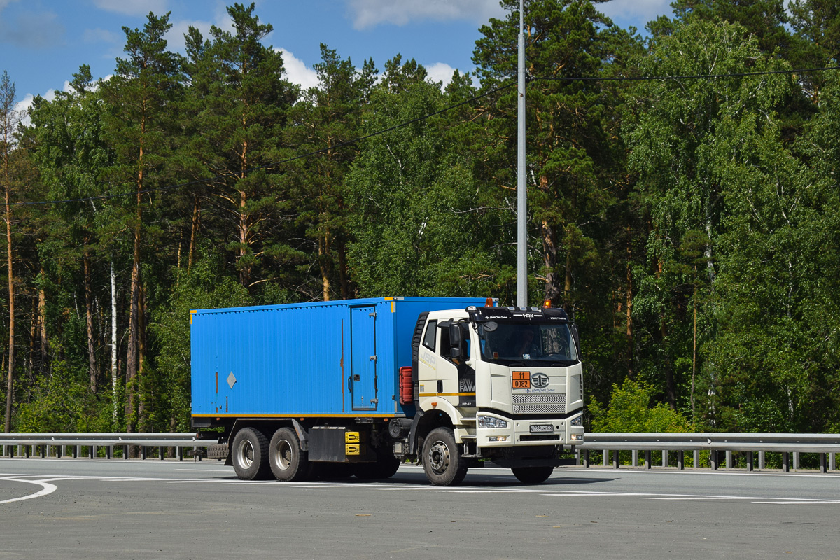 Алтайский край, № Е 739 АМ 122 — FAW J6 (общая модель)