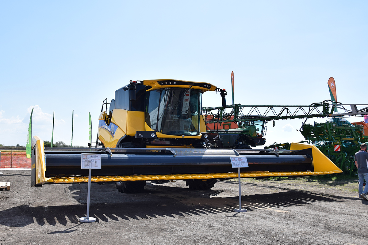 Волгоградская область, № (34) Б/Н СТ 0175 — New Holland CX (общая модель); Волгоградская область — День поля 2025; Новая техника (Волгоградская область)