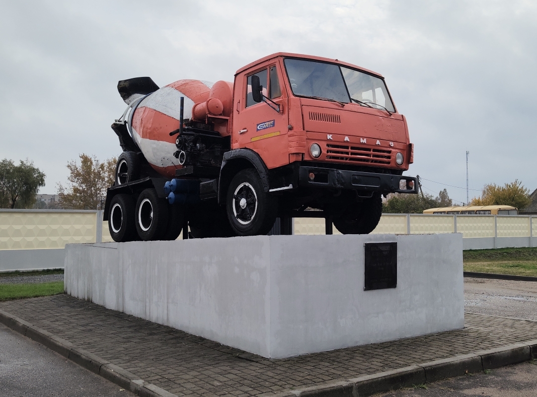 Гродненская область, № (BY-4) Б/Н 0001 — КамАЗ-55111 (общая модель); Техника на постаментах, памятники (Гродненская область); Транспортные средства без номеров (Гродненская область)