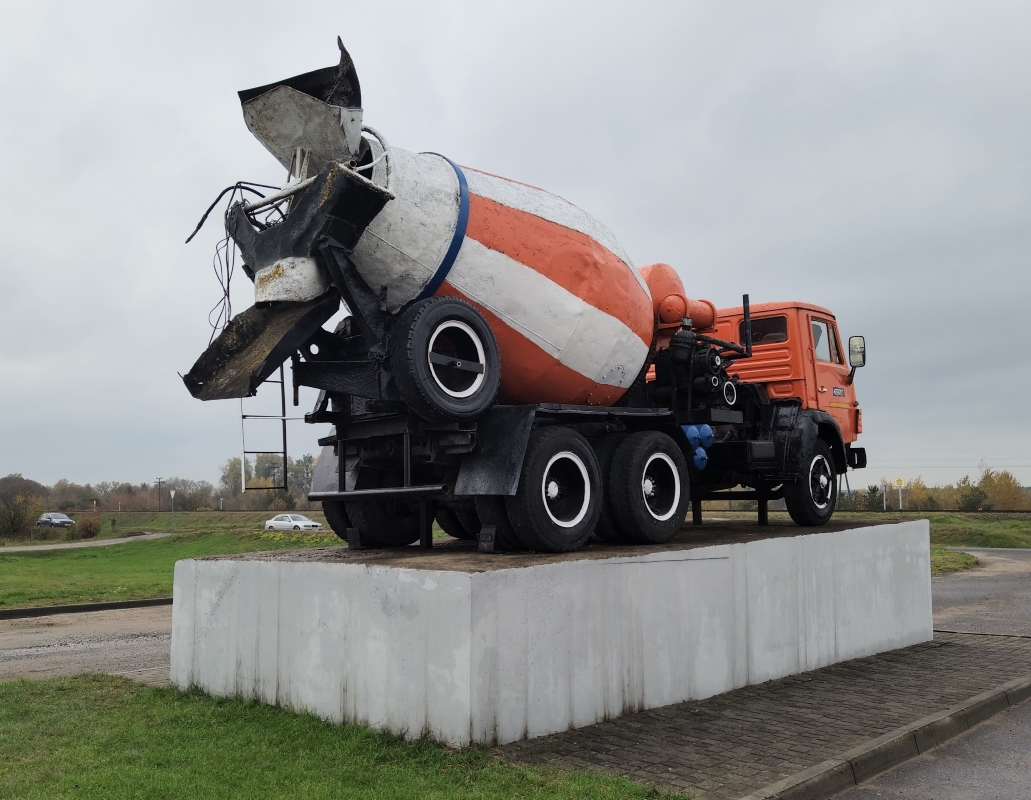Гродненская область, № (BY-4) Б/Н 0001 — КамАЗ-55111 (общая модель); Техника на постаментах, памятники (Гродненская область); Транспортные средства без номеров (Гродненская область)