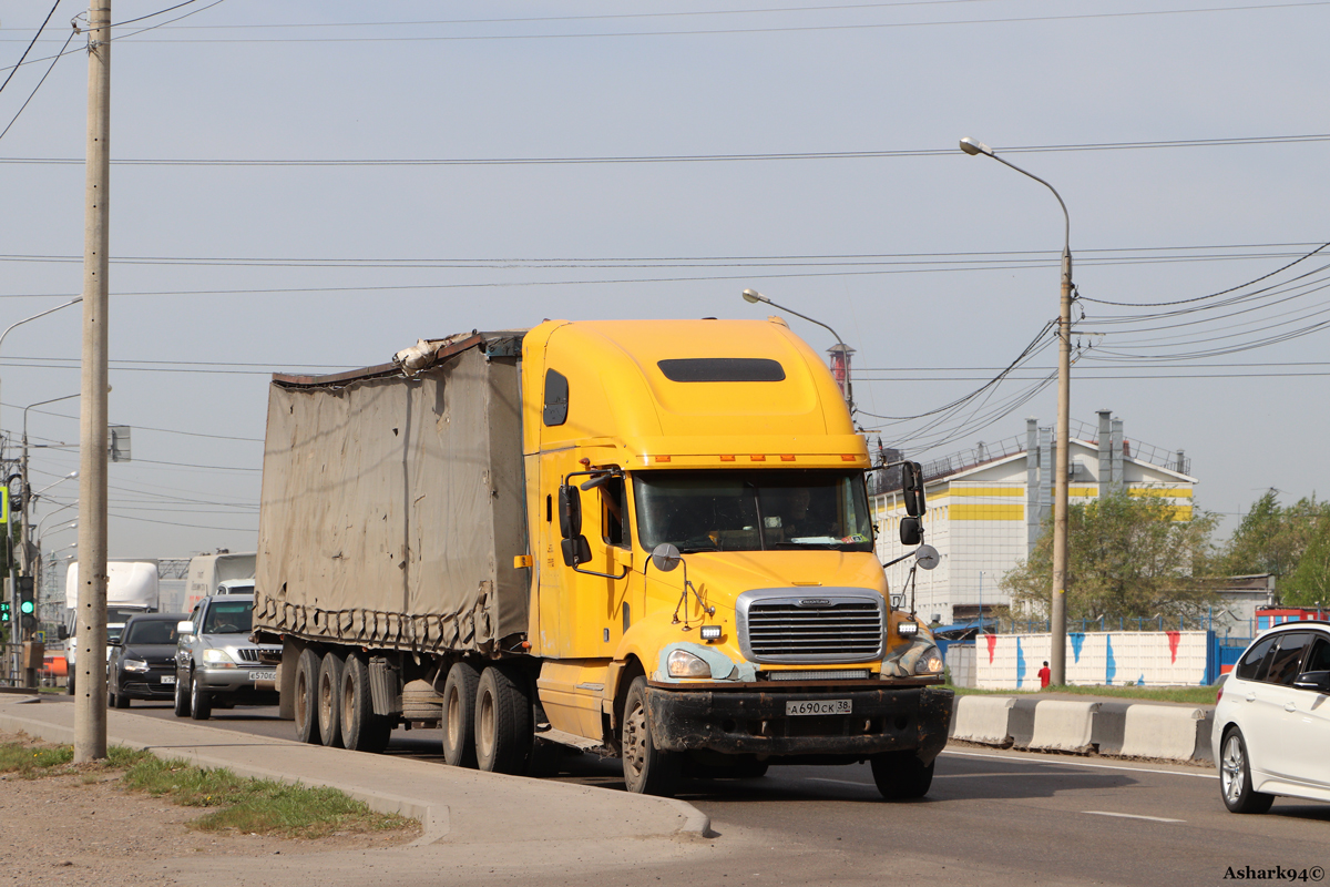 Красноярский край, № А 690 СК 38 — Freightliner Columbia