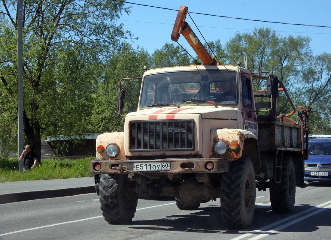 Псковская область, № Е 511 ОУ 60 — ГАЗ-33081 «Садко»