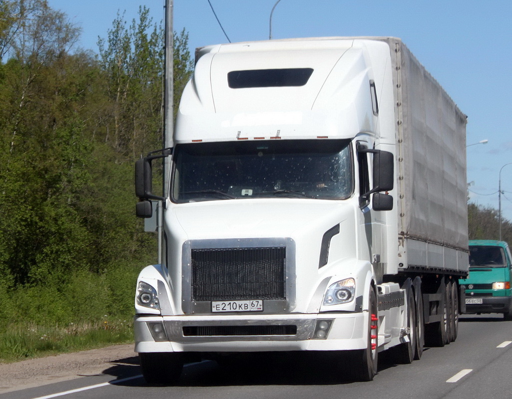 Смоленская область, № Е 210 КВ 67 — Volvo VN (Общая модель)