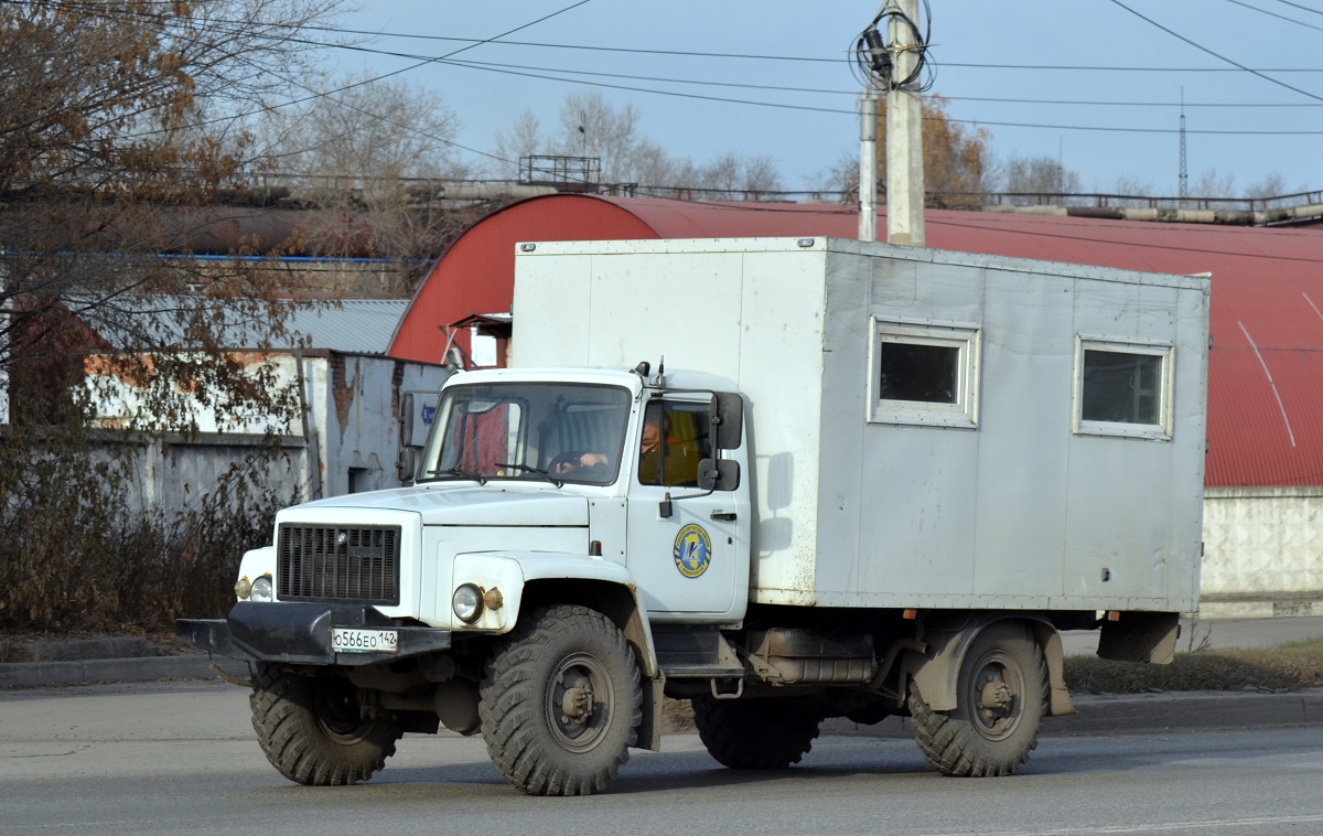 Кемеровская область, № О 566 ЕО 142 — ГАЗ-33081 «Садко»