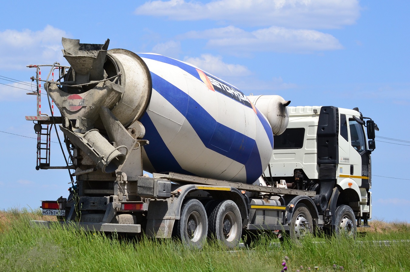 Волгоградская область, № М 576 ТН 134 — FAW J6 CA3310
