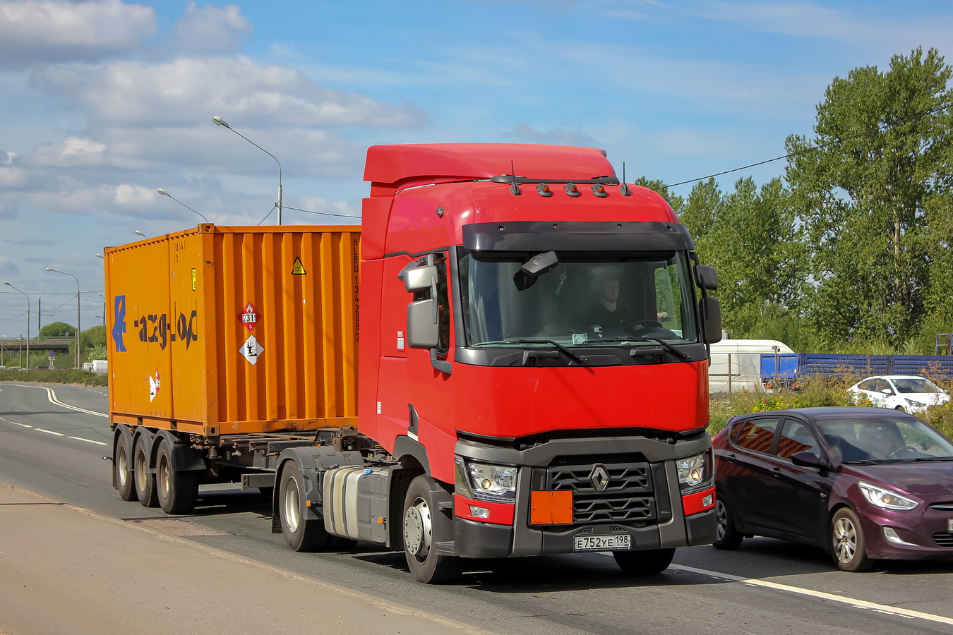 Санкт-Петербург, № Е 752 УЕ 198 — Renault T-Series ('2013)