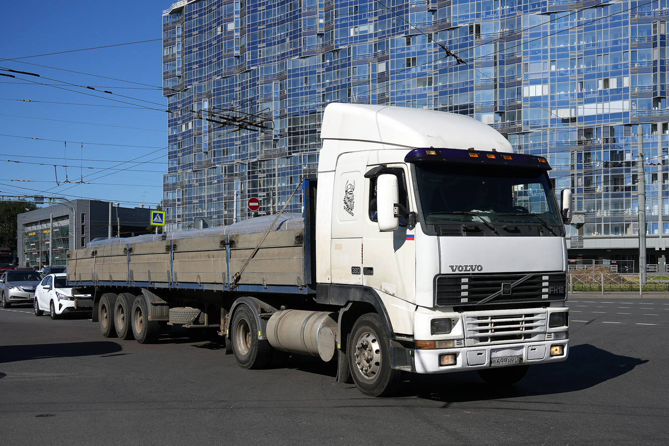 Санкт-Петербург, № В 699 НУ 78 — Volvo ('1993) FH12.380