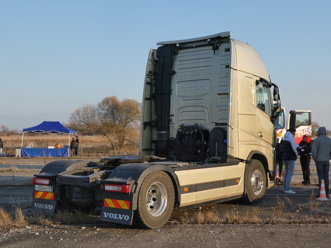 Приморский край, № Н 304 ХУ 125 — Volvo ('2020) FH.500