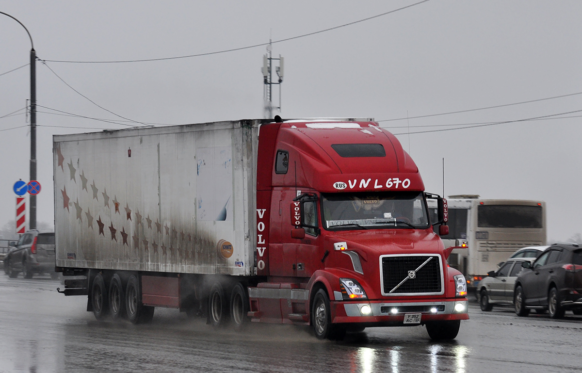 Омская область, № У 352 АС 55 — Volvo VNL670
