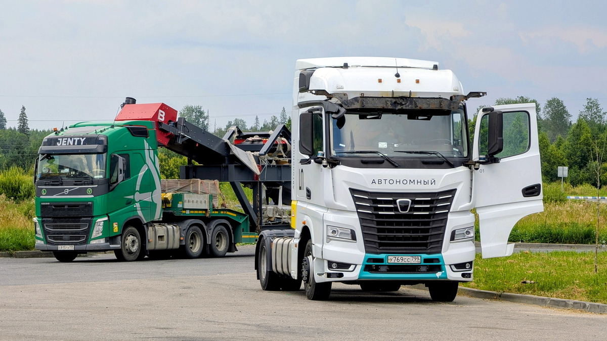 Московская область, № С 815 ТХ 799 — Volvo ('2020) FH.500 [X9P]; Московская область, № У 769 СС 799 — КамАЗ-54901 (общая модель)