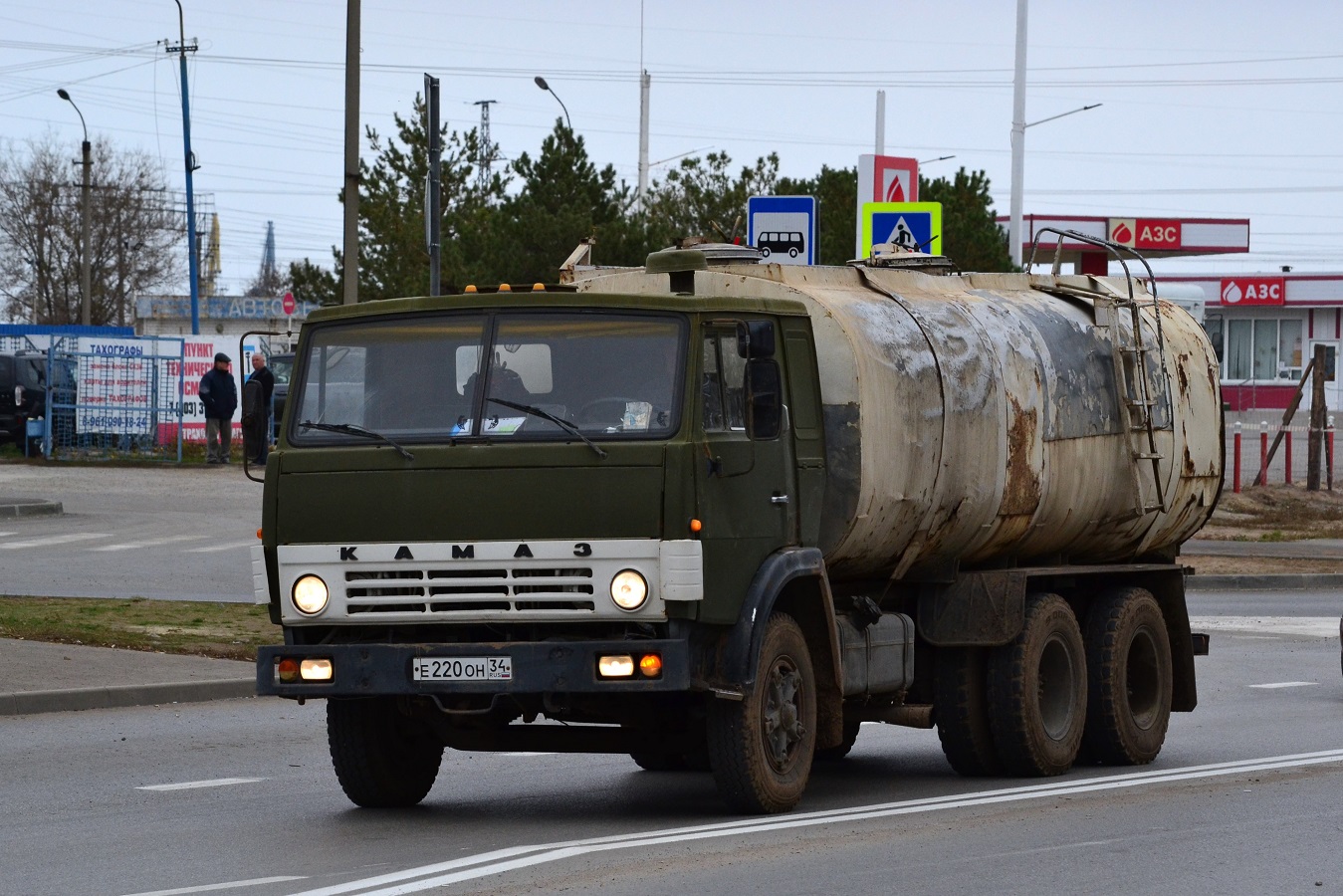 Волгоградская область, № Е 220 ОН 34 — КамАЗ-53212