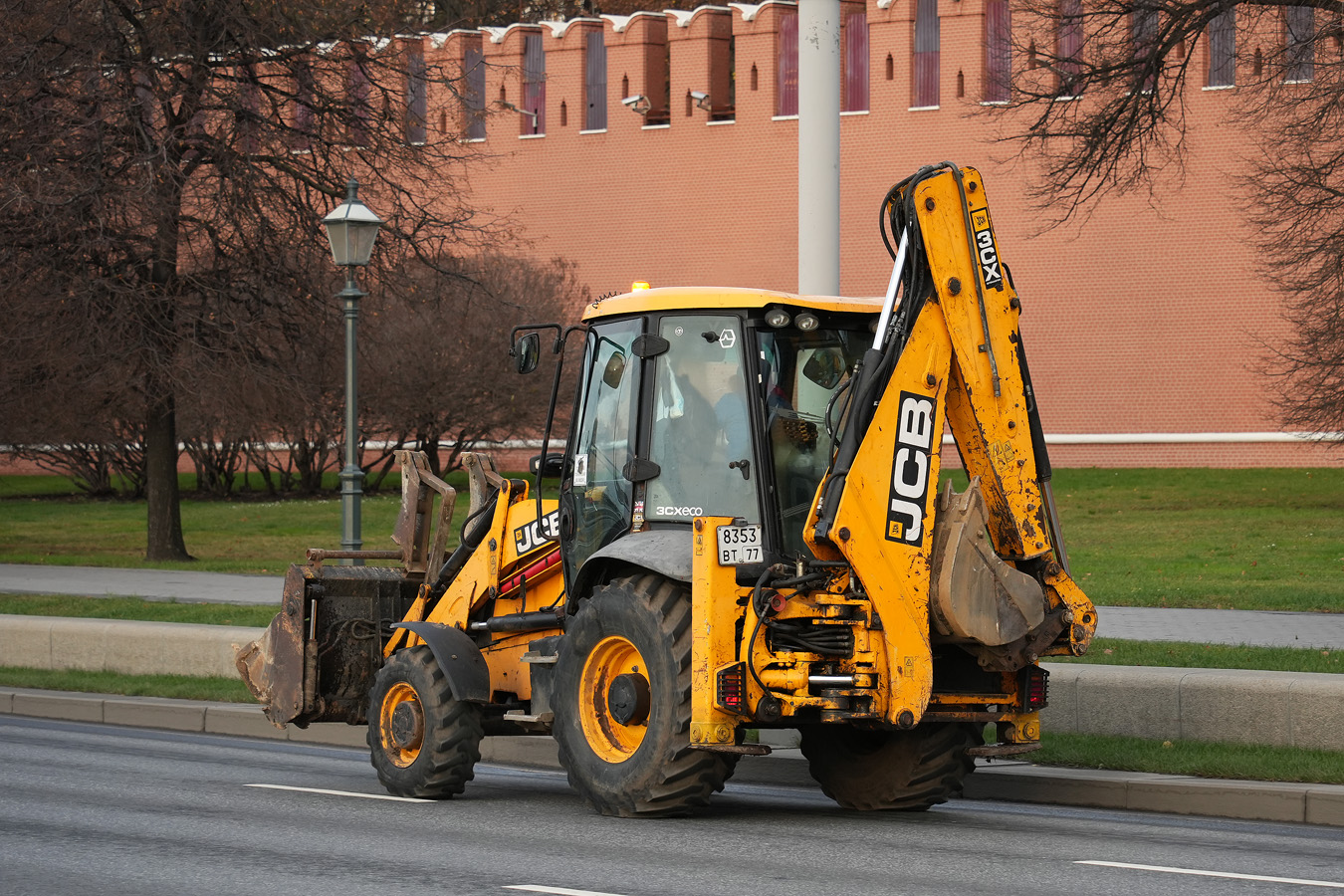 Москва, № 8353 ВТ 77 — JCB 3CX