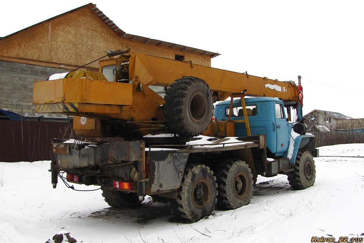 Алтайский край, № А 572 СА 122 — Урал-5557-40; Алтайский край — Автомобили без номеров