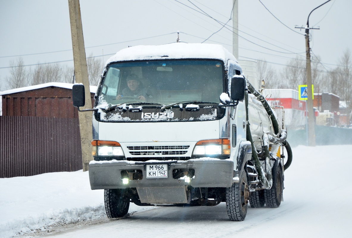 Кемеровская область, № М 966 КН 142 — Isuzu Forward (общая модель)