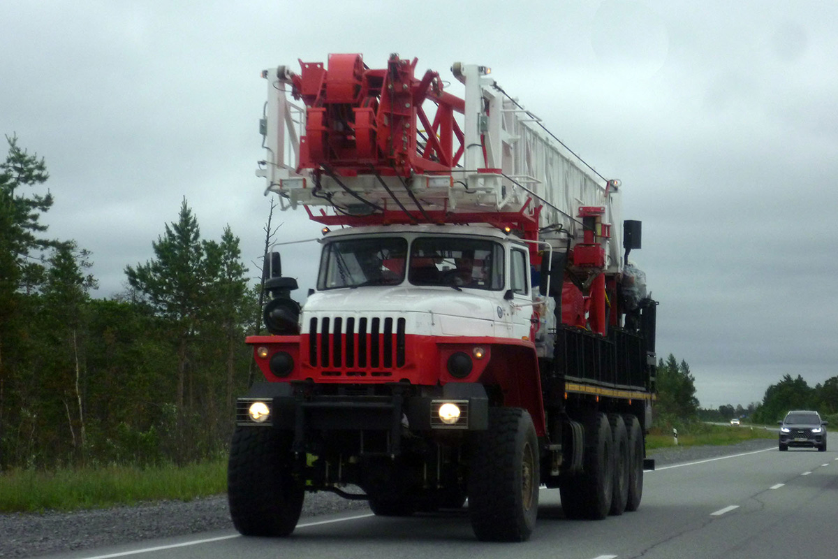 Ханты-Мансийский автоном.округ, № (86) Б/Н 0042 — РКР-63221-4323; Ханты-Мансийский автоном.округ — Автомобили с нечитаемыми на фото номерами