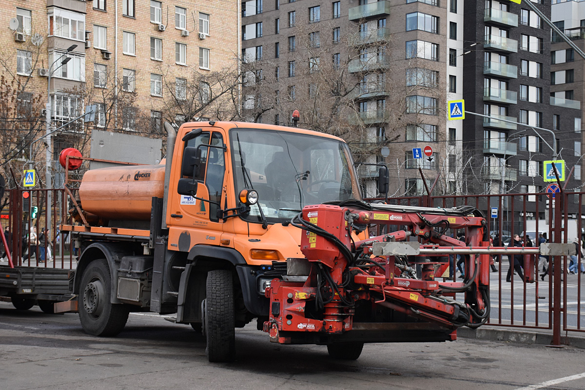 Москва, № Р 084 МТ 777 — Mercedes-Benz Unimog U400