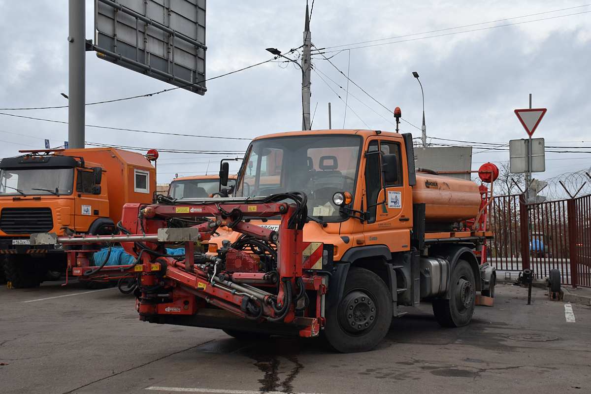 Москва, № Р 084 МТ 777 — Mercedes-Benz Unimog U400