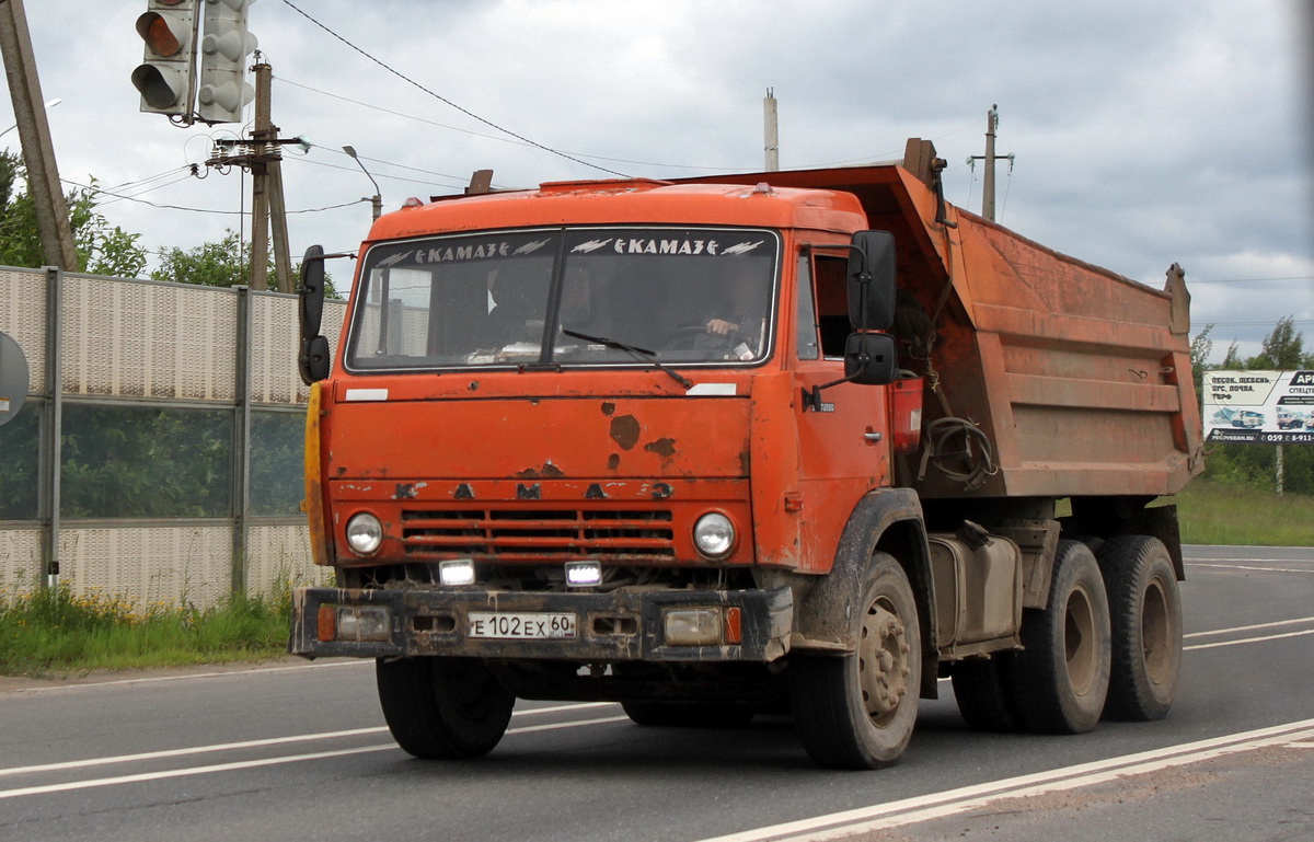 Псковская область, № Е 102 ЕХ 60 — КамАЗ-55111 [551110]