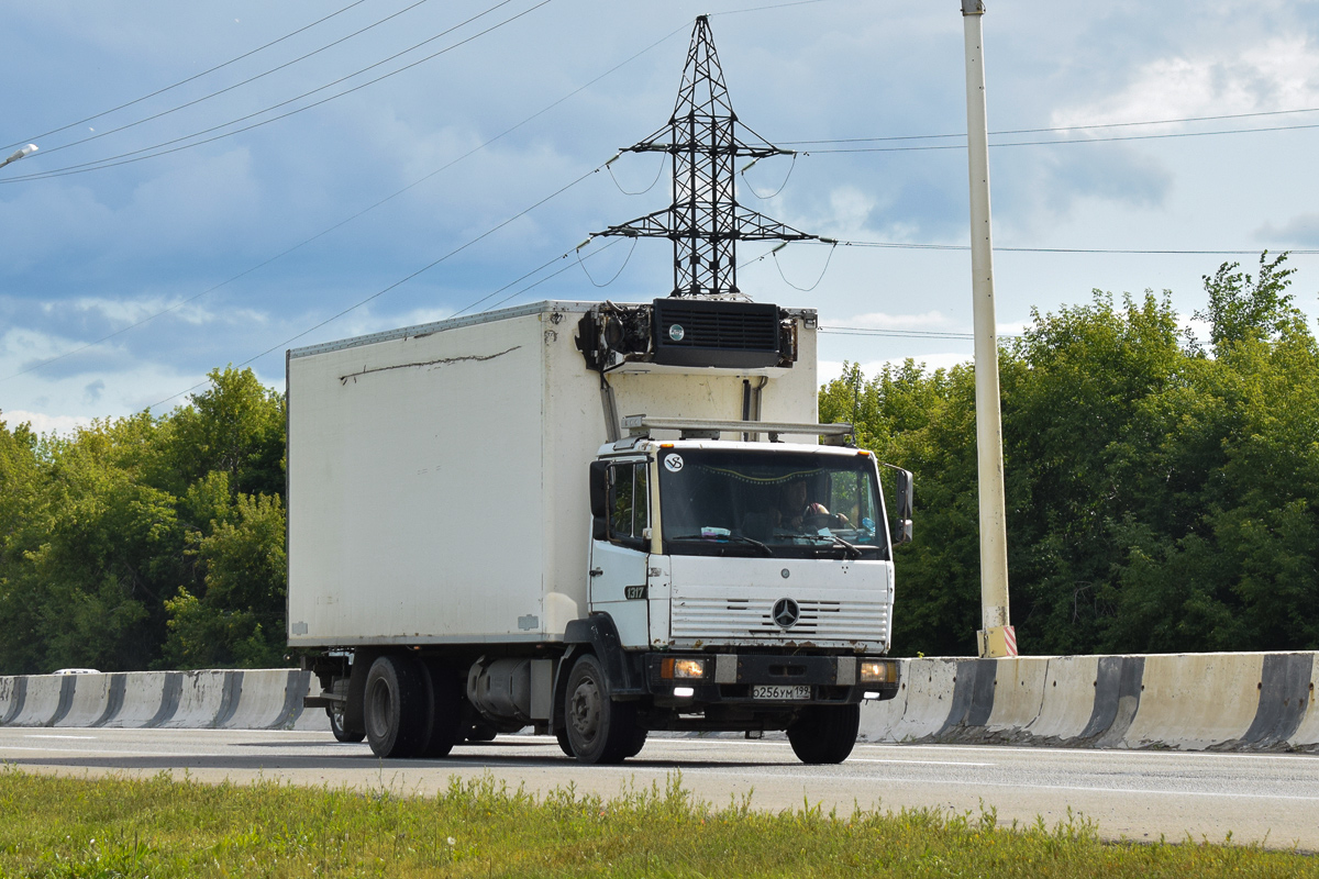 Новосибирская область, № О 256 УМ 199 — Mercedes-Benz LK 1317