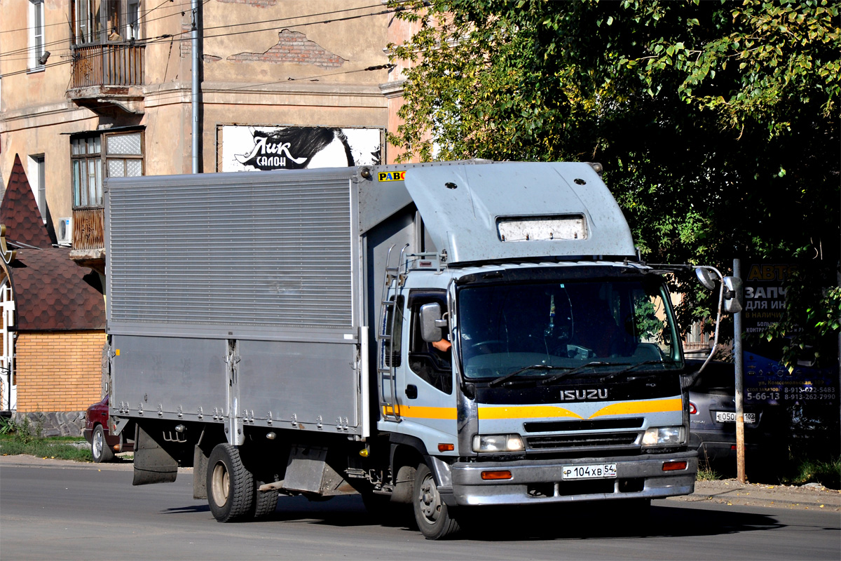 Новосибирская область, № Р 104 ХВ 54 — Isuzu Forward (общая модель)