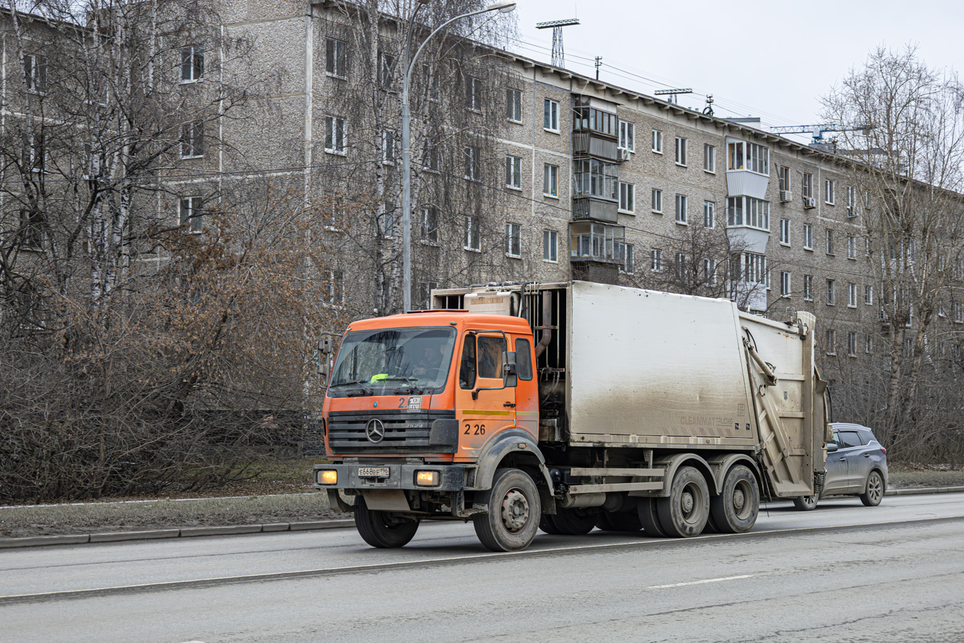Свердловская область, № Е 668 ВЕ 196 — Mercedes-Benz SK 2524