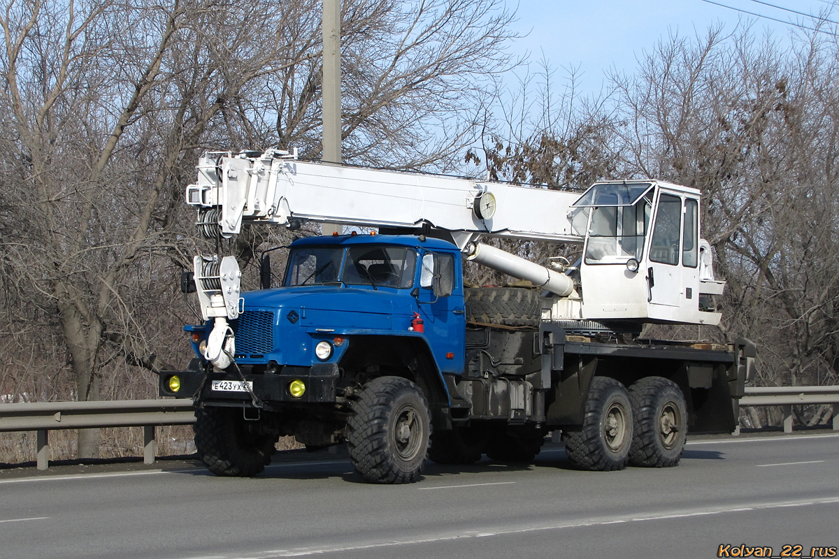 Алтайский край, № Е 423 УХ 22 — Урал-4320-40