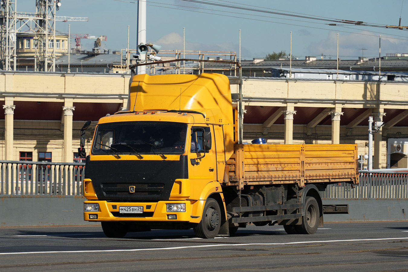Архангельская область, № М 425 ВН 29 — КамАЗ-4308-R4(28)