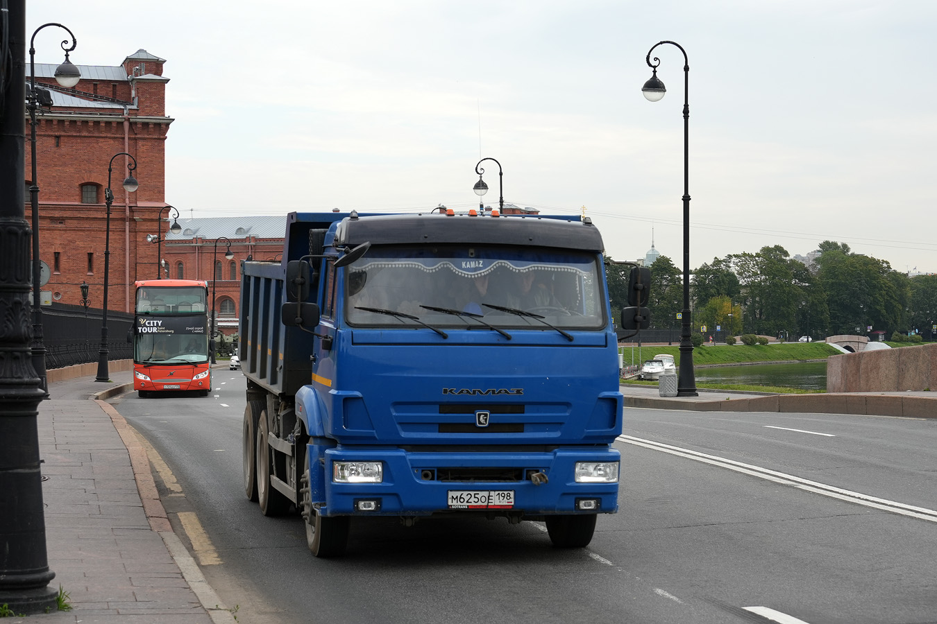 Санкт-Петербург, № М 625 ОЕ 198 — КамАЗ-65115 (общая модель)