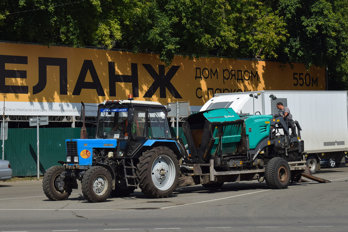 Алтайский край, № 7438 МК 22 — Беларус-82.1; Алтайский край, № 6909 ЕК 22 — Vogele (общая модель)
