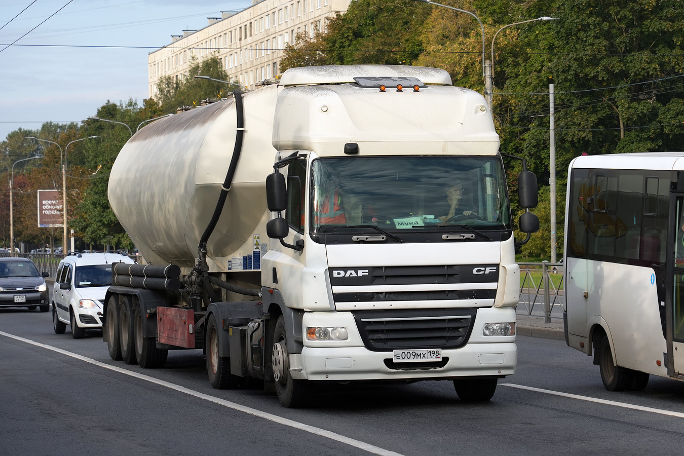 Санкт-Петербург, № Е 009 МХ 198 — DAF 65 / 75 / 85 (CF) (общая модель)