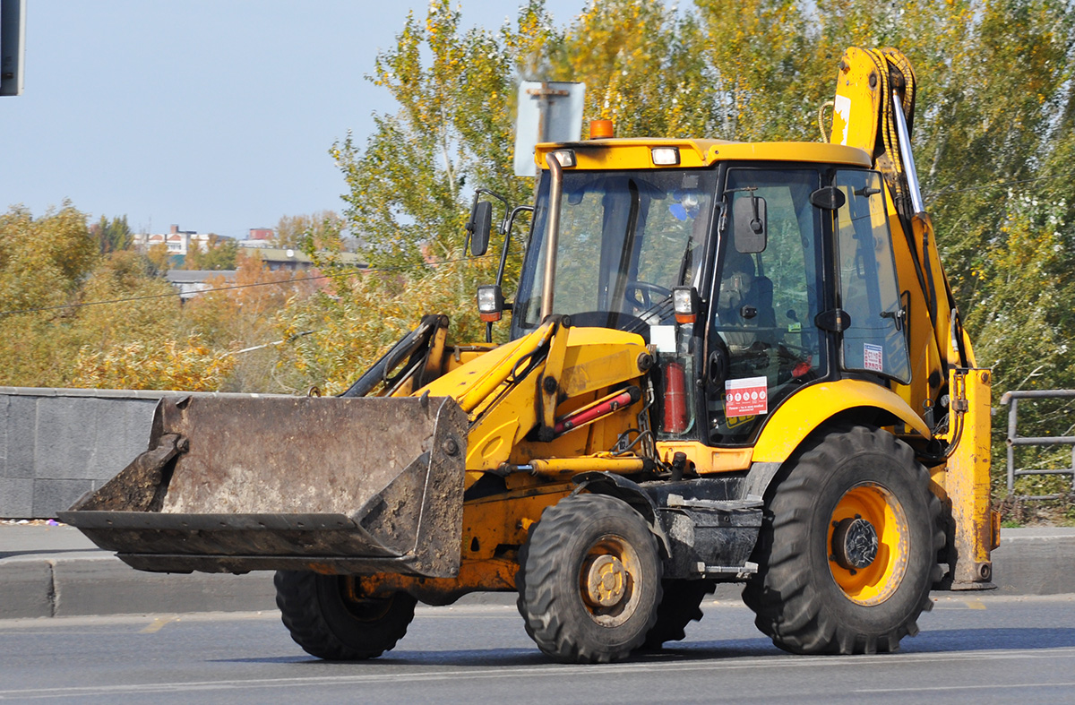 Омская область, № 8251 МХ 55 — JCB 3CX