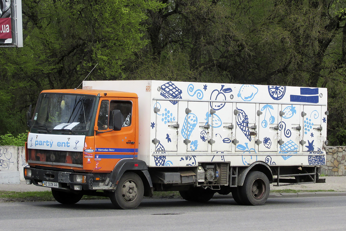 Днепропетровская область, № АЕ 5038 АА — Mercedes-Benz LK 814