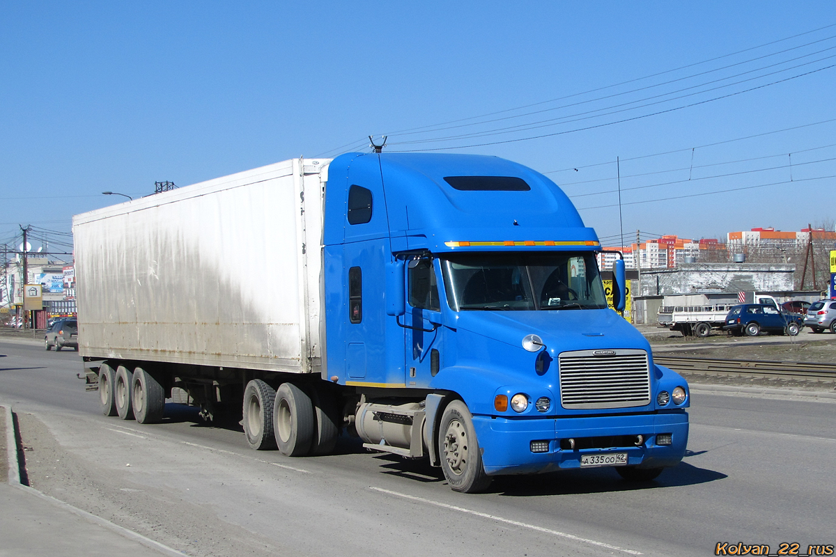 Кемеровская область, № А 335 ОО 42 — Freightliner Century Class