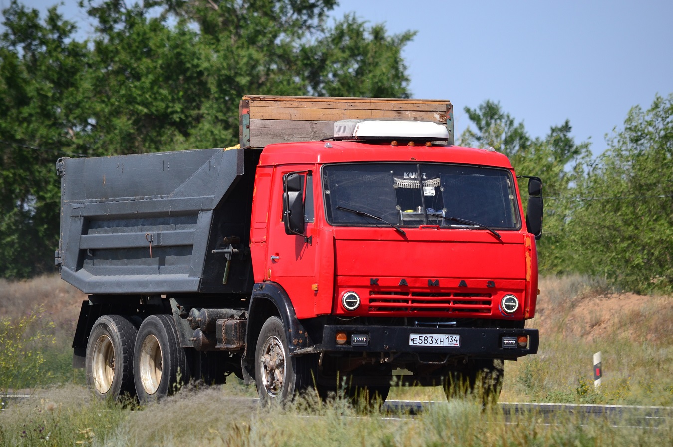 Волгоградская область, № Е 583 ХН 134 — КамАЗ-55111 [551110]