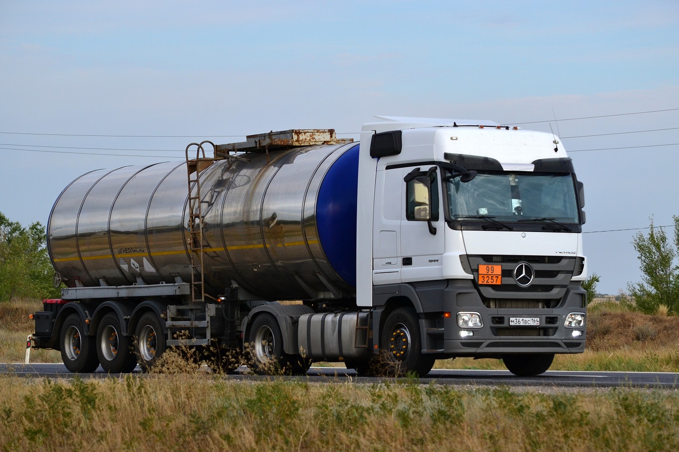 Саратовская область, № М 361 ВС 164 — Mercedes-Benz Actros ('2009) 1844