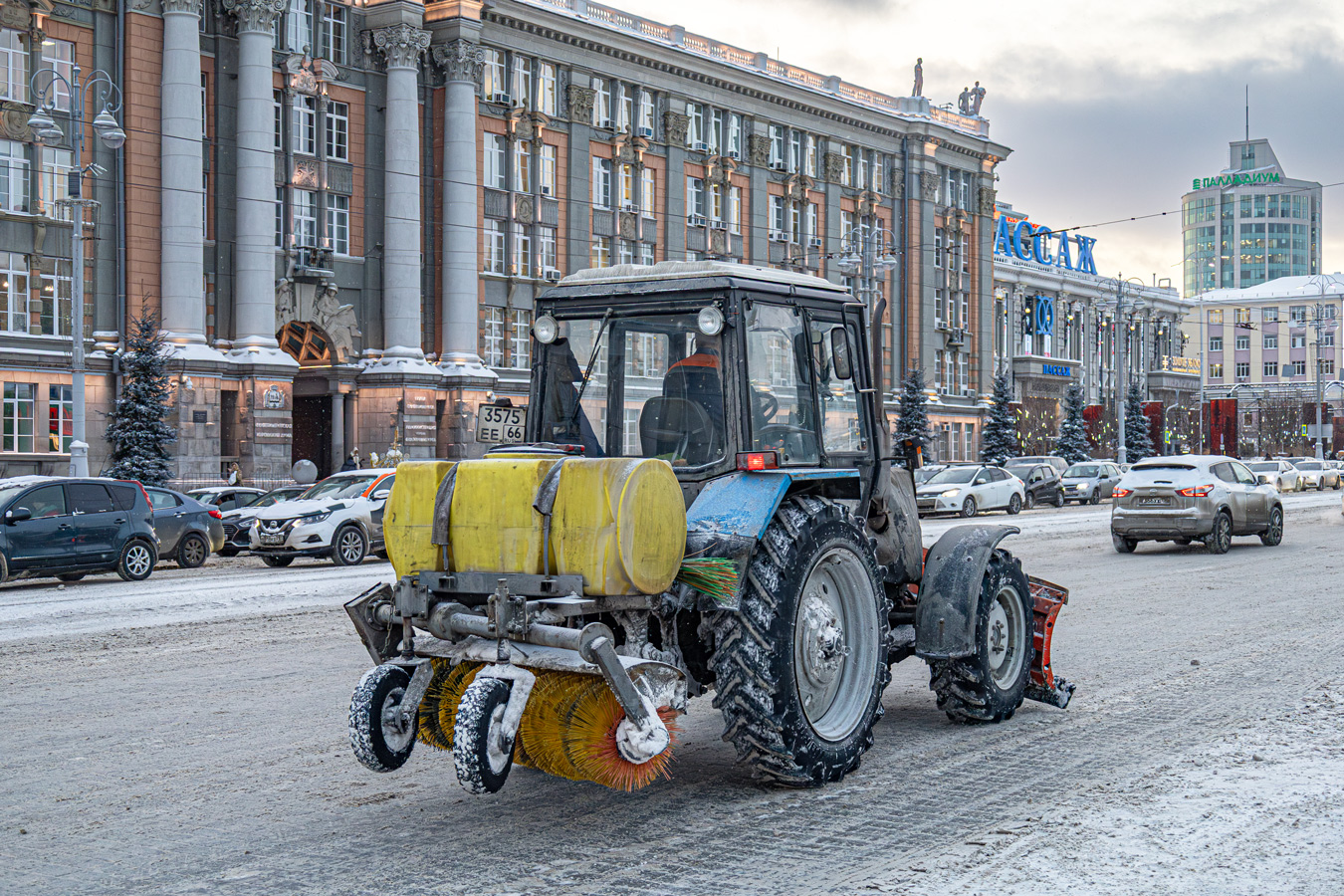 Свердловская область, № 3575 ЕЕ 66 — Беларус-82.1