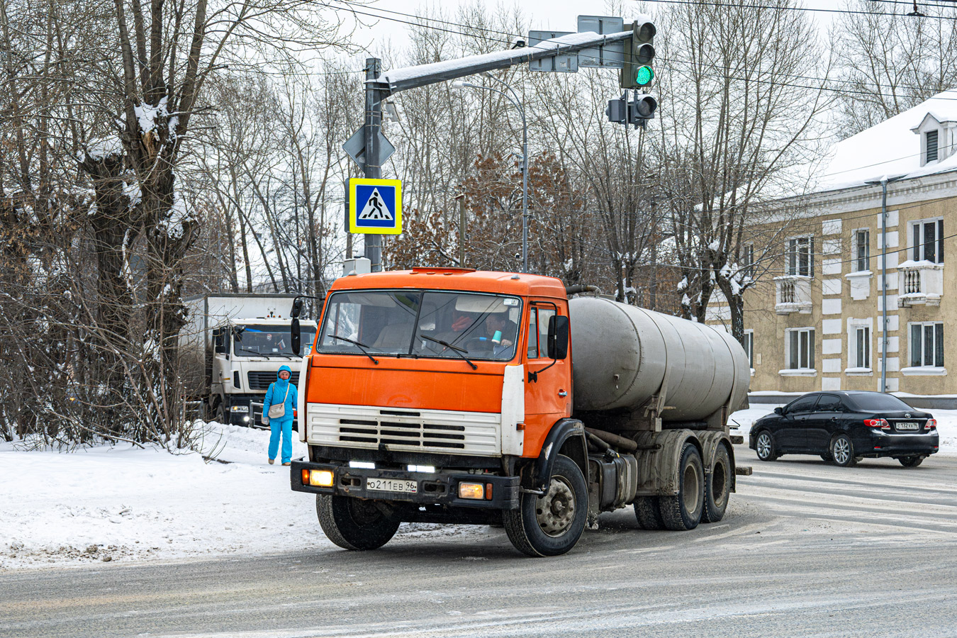 Свердловская область, № О 211 ЕВ 96 — КамАЗ-53215-15 [53215R]