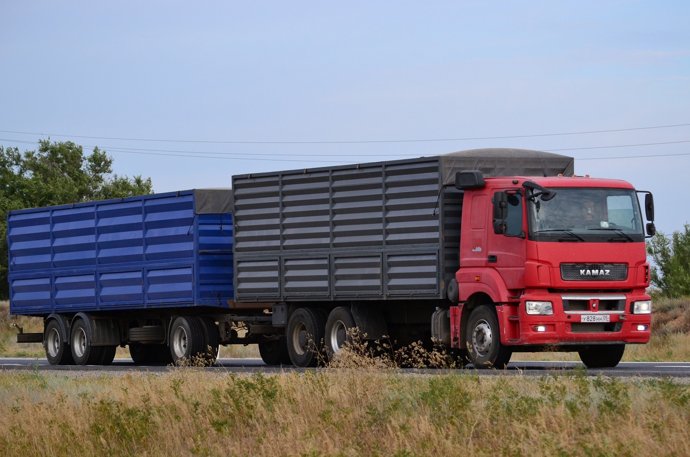 Дагестан, № У 828 НН 05 — КамАЗ-65806-T5(68)
