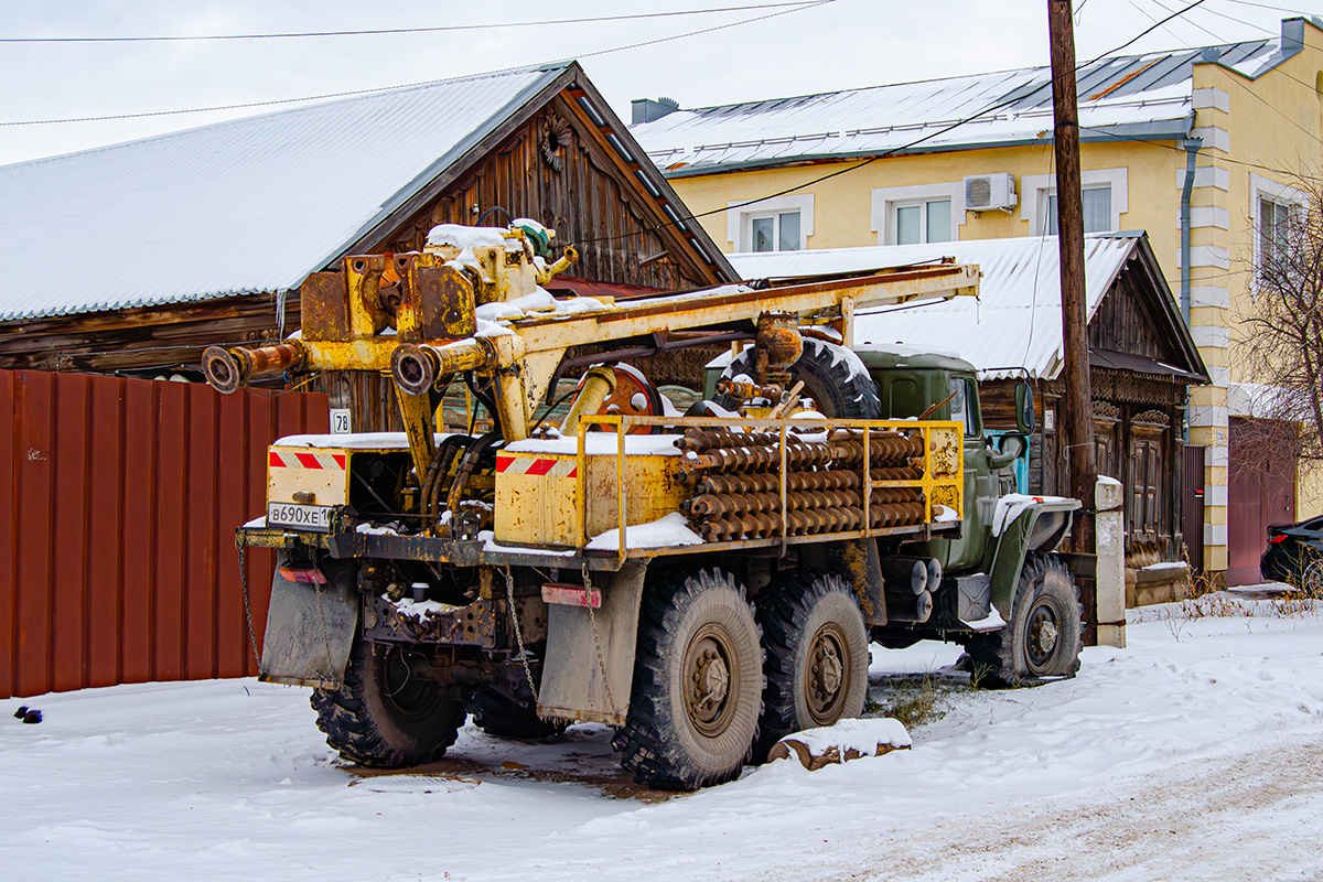 Саратовская область, № В 690 ХЕ 164 — Урал-4320 / 5557 (общая модель)