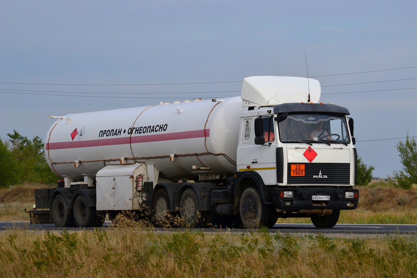 Волгоградская область, № В 824 РС 134 — МАЗ-6422A5