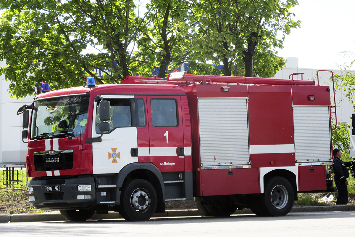 Днепропетровская область, № 0302 Ч2 — MAN TGM (общая модель)