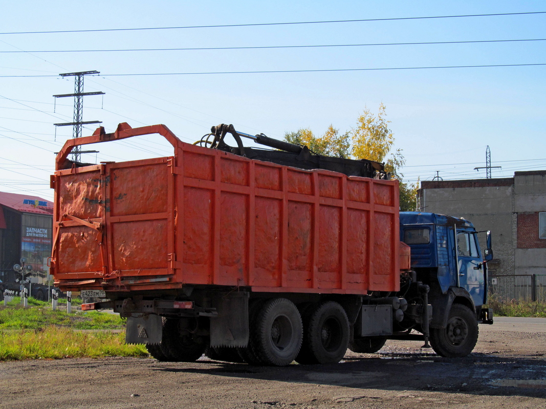 Томская область, № Е 423 ЕМ 70 — КамАЗ-53212