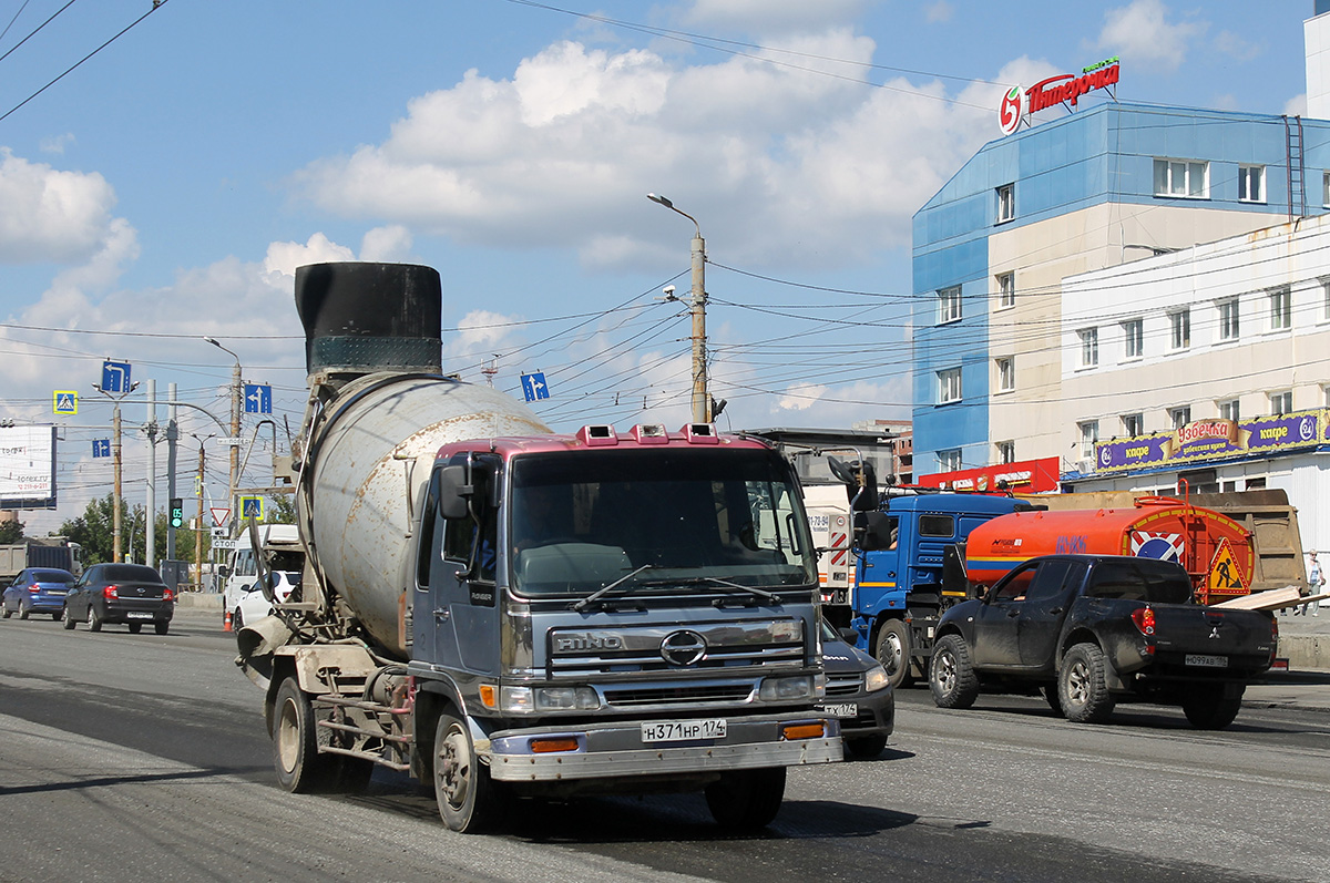Челябинская область, № Н 371 НР 174 — Hino Ranger
