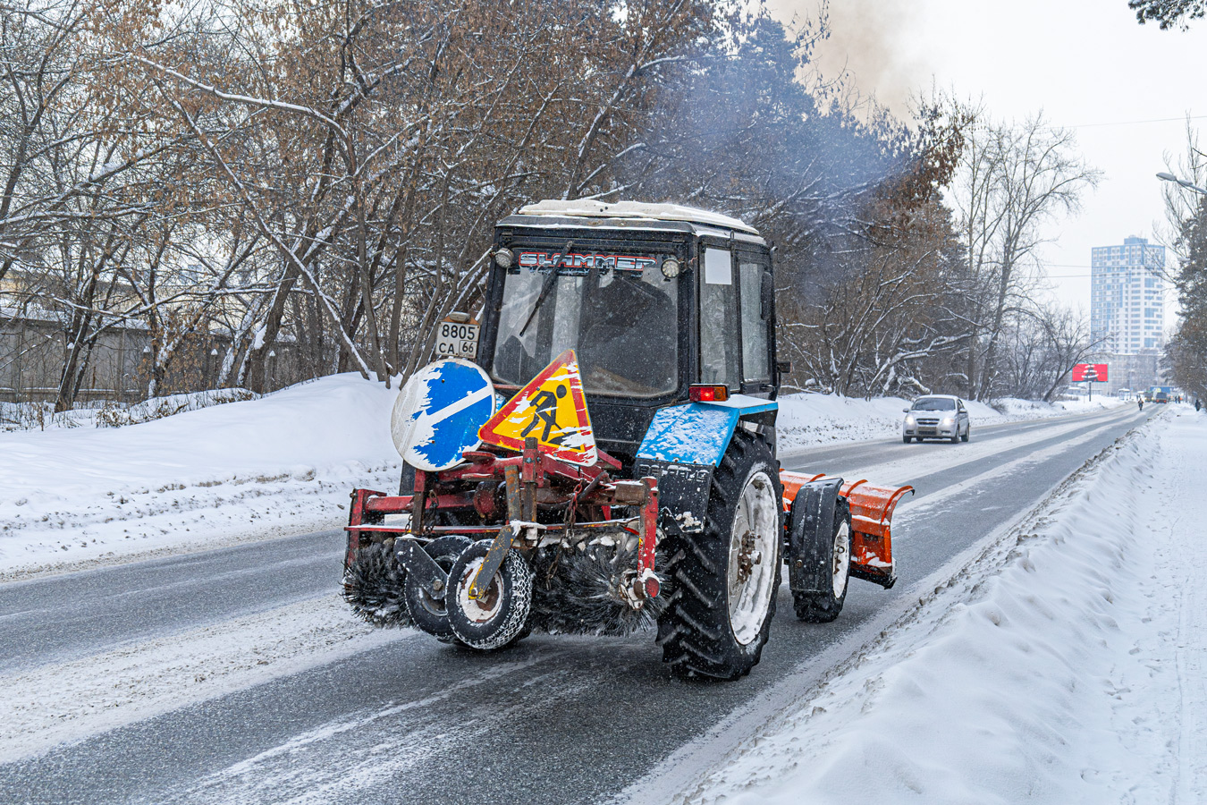 Свердловская область, № 8805 СА 66 — Беларус-82.1