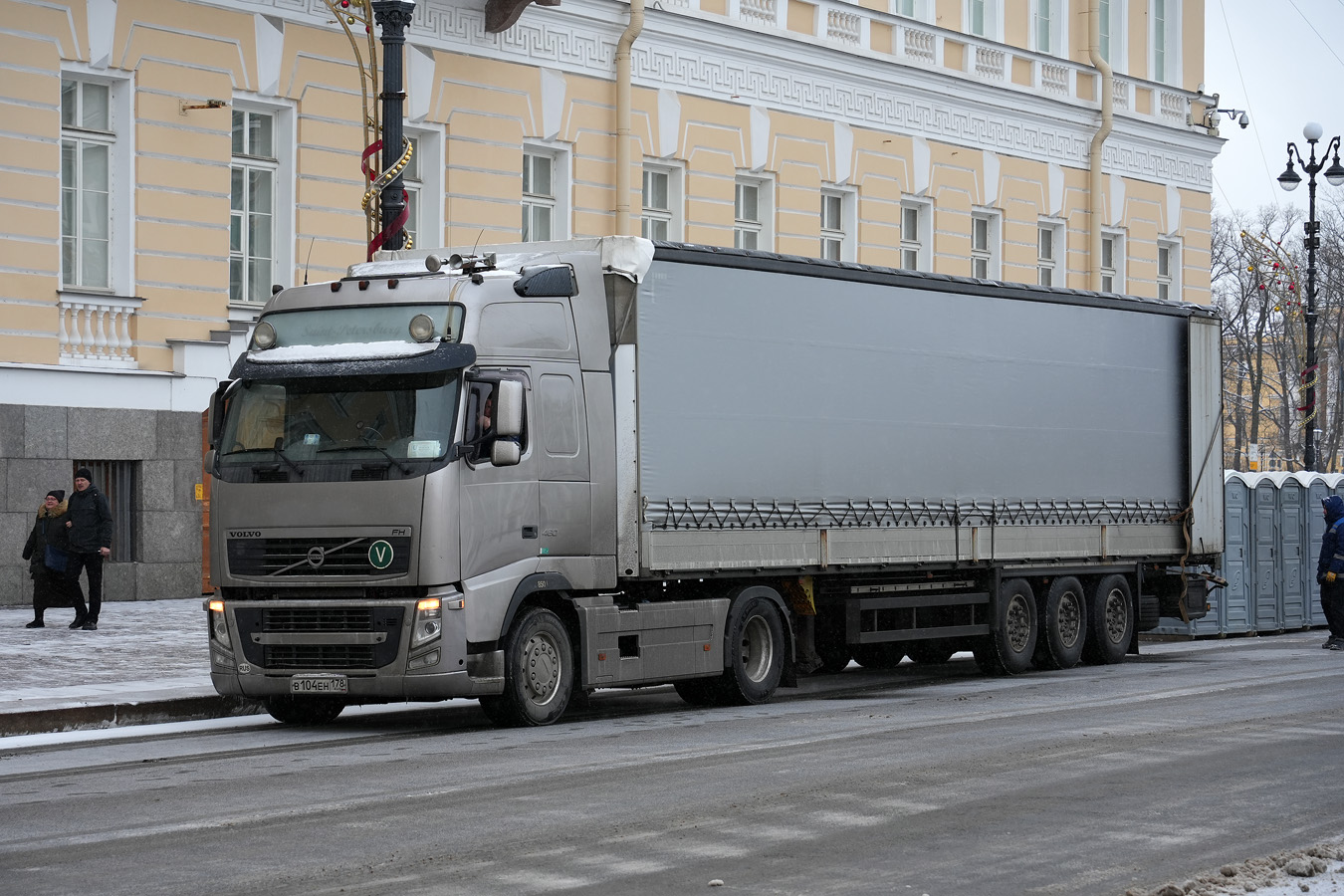 Санкт-Петербург, № В 104 ЕН 178 — Volvo ('2008) FH.460