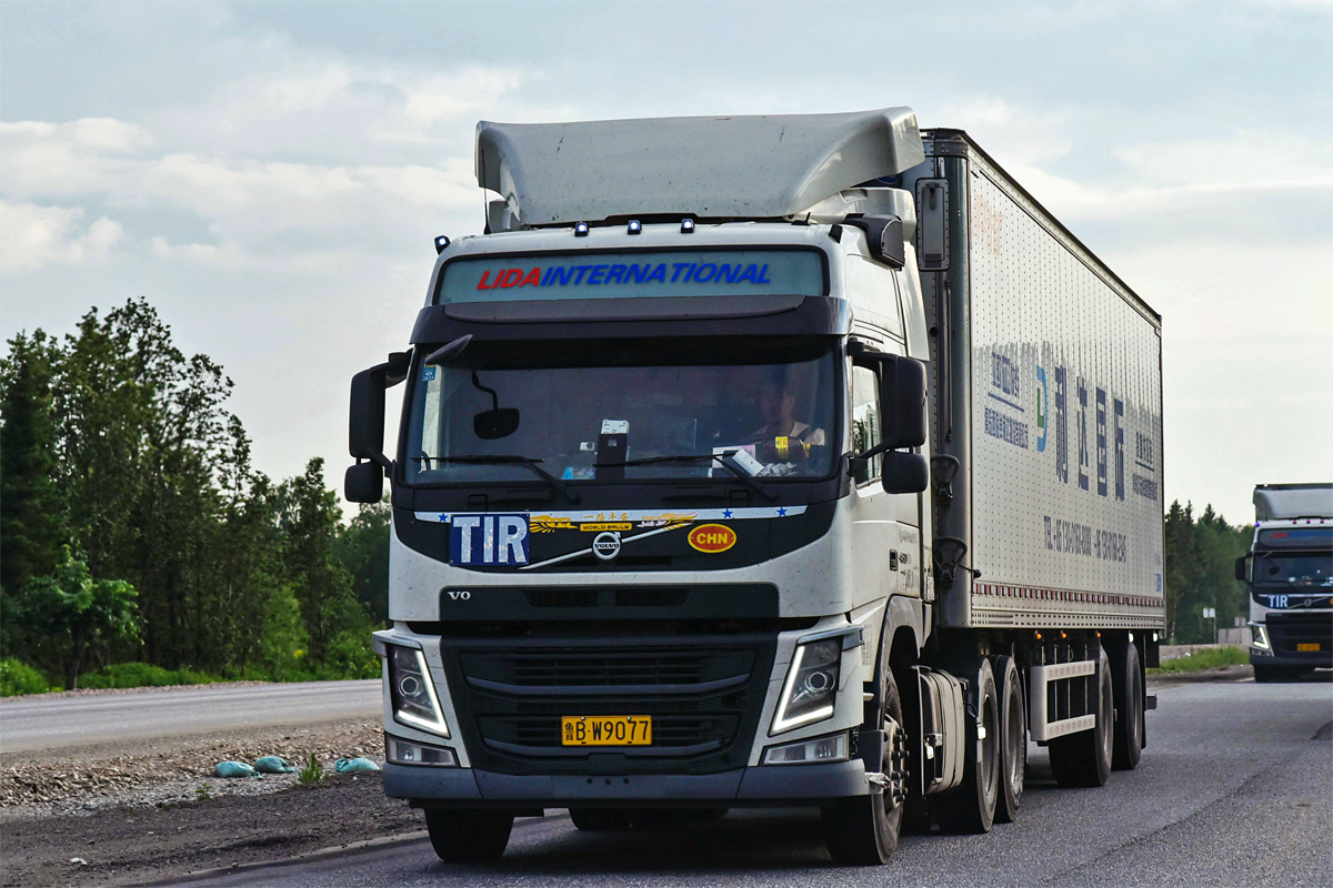 Китай, № 鲁B-W9077 — Volvo ('2013) FM.460